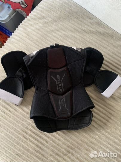 Нагрудник хоккейный bauer