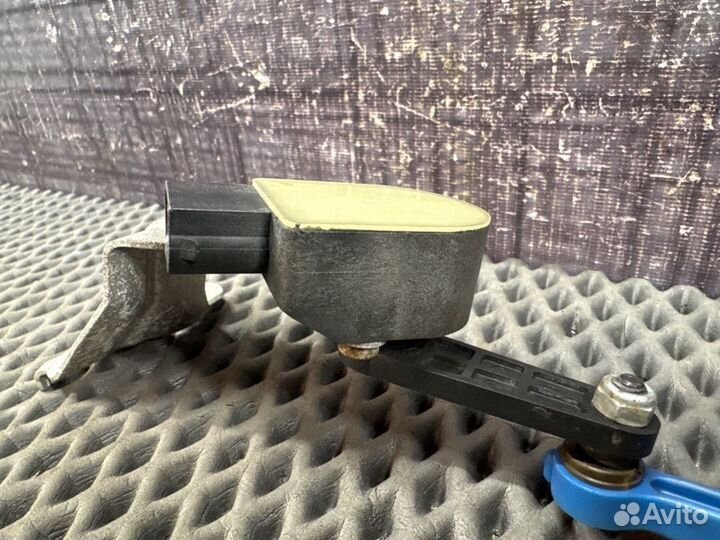 Датчик уровня подвески задний Audi A4 B6 AMB 2004