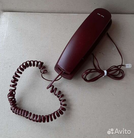 Телефон стационарный и трубка домофонная