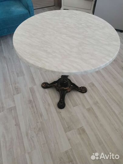 Стол круглый 80см мрамор и чугун