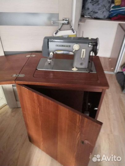 Швейная машина Чайка 2