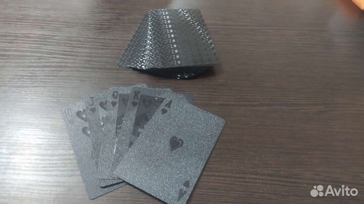 Черные пластиковые игральные карты