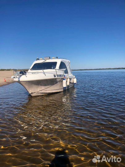 Шикарный каютный катер