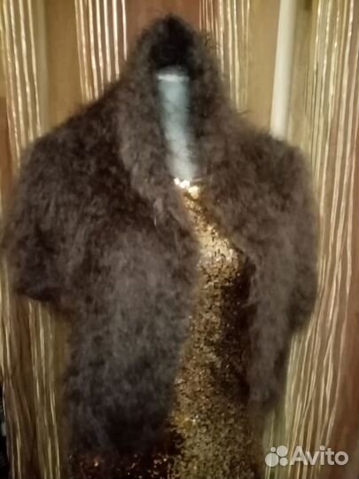 Шаль пуховая и вязанные