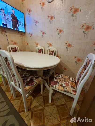Стол обеденный и стулья
