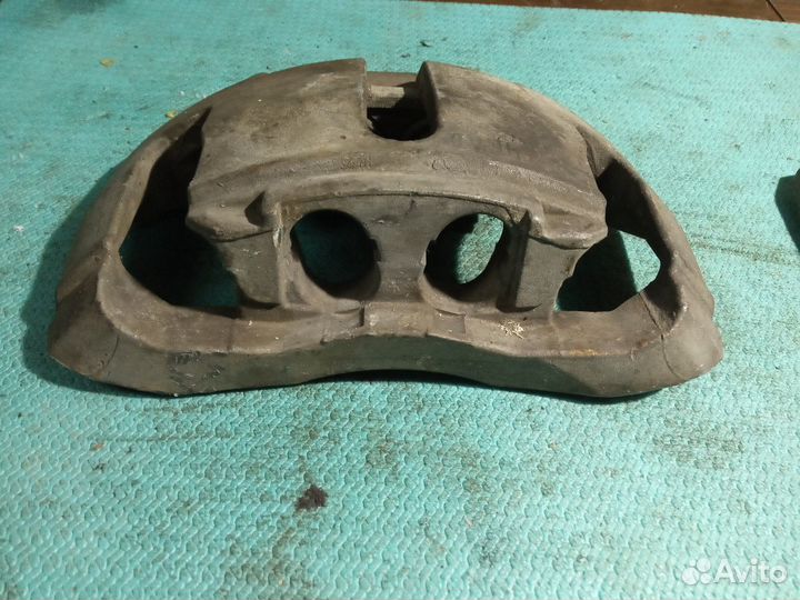 Суппорт передний Audi a8 d3