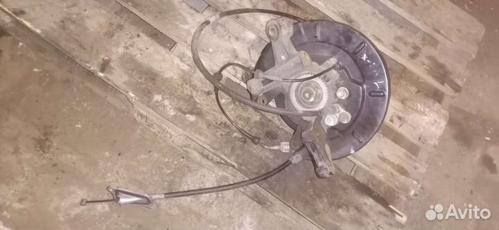 Кулак задний правый, левый x-trail t30 2wd