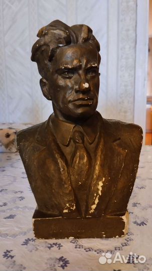 Бюст Маяковского