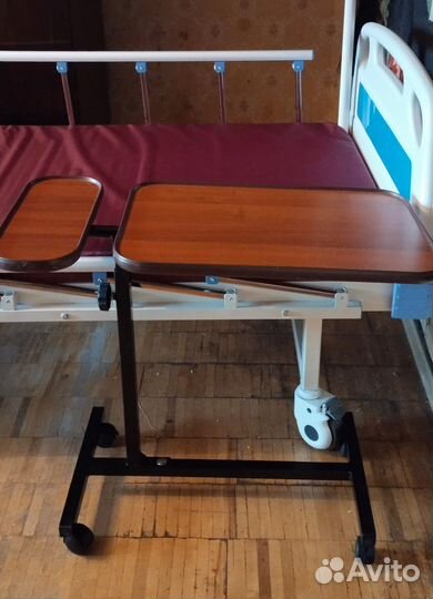 Столик прикроватный