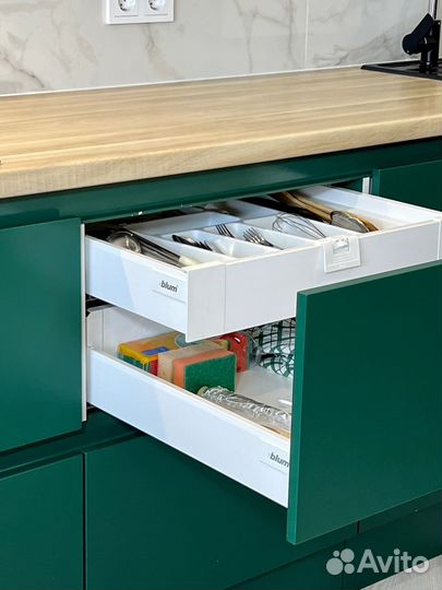 Кухонный гарнитур, монтаж бесплатно