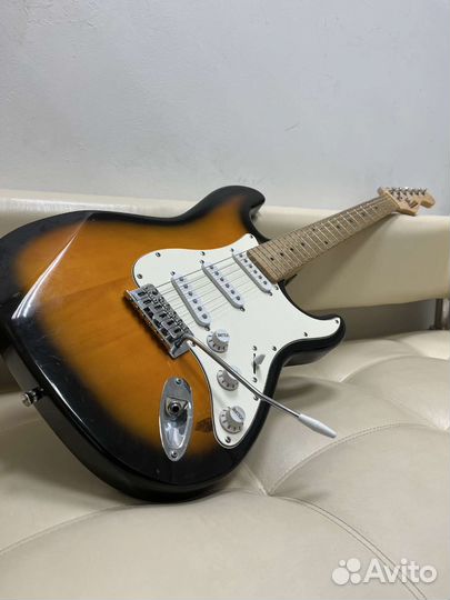 Электрогитара и чехол Musonic ST