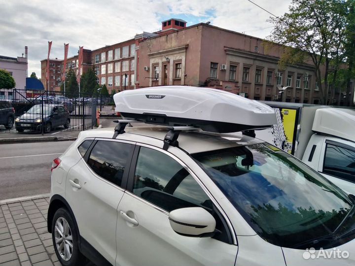 Автобокс Broomer Venture белый глянец на Nissan