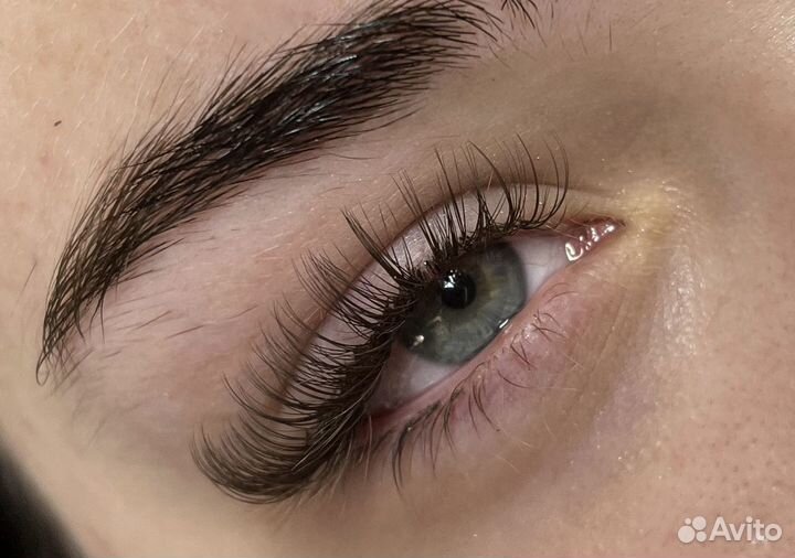 Мастер по наращиванию ресниц