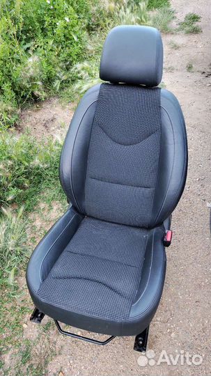 Передние кресла Citroen C4 Sedan