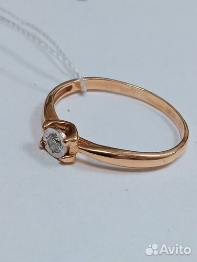 Кольцо с природным камнем Золото