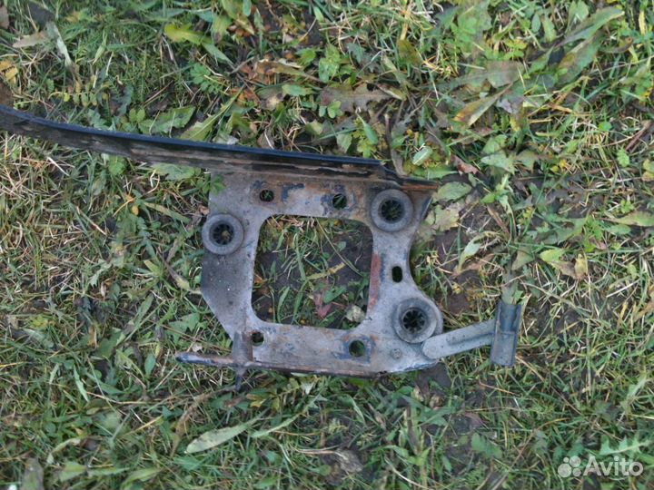 Крепление акб Форд Фокус 1 2004г