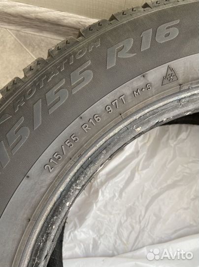 Pirelli Ice Zero 215/55 R16
