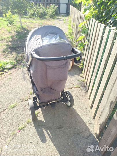 Детская прогулочная коляска