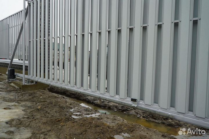 Откатные ворота с врезной калиткой