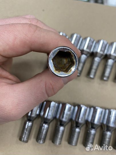 Колесные болты 12х1.5