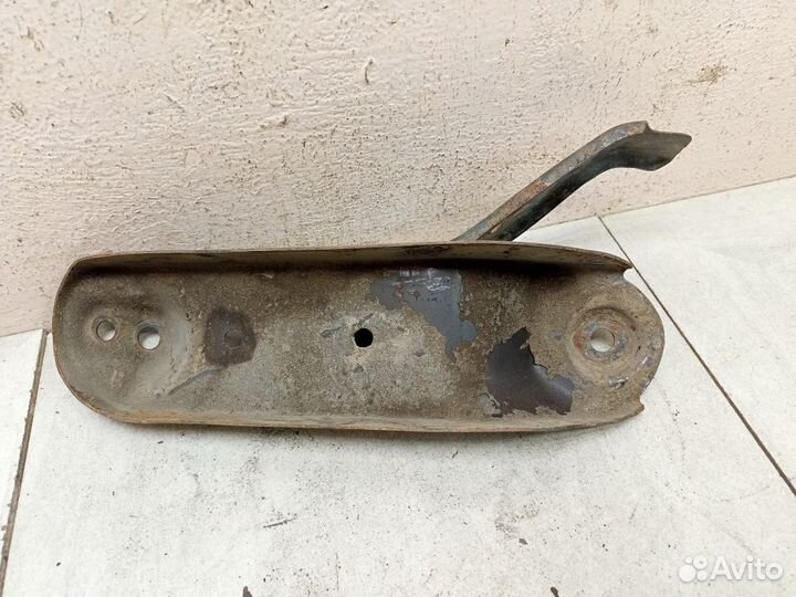 Кронштейн задней балки