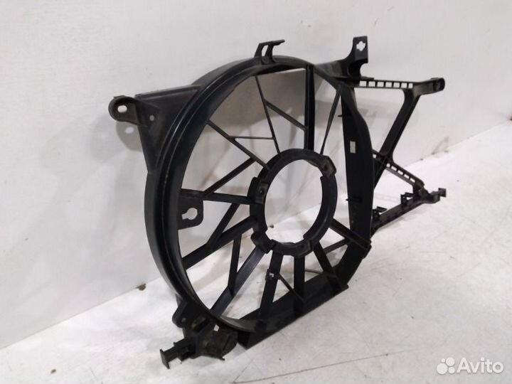 Диффузор вентилятора Opel Astra H 2004