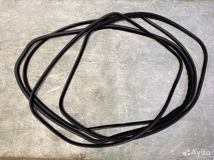 Уплотнитель двери Volvo XC70 Cross Country