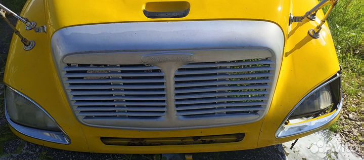 Капот freightliner