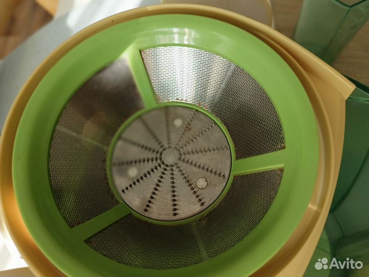 Соковыжималка шнековая