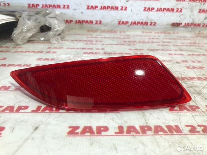 Отражатель в бампер задний правый Toyota Camry