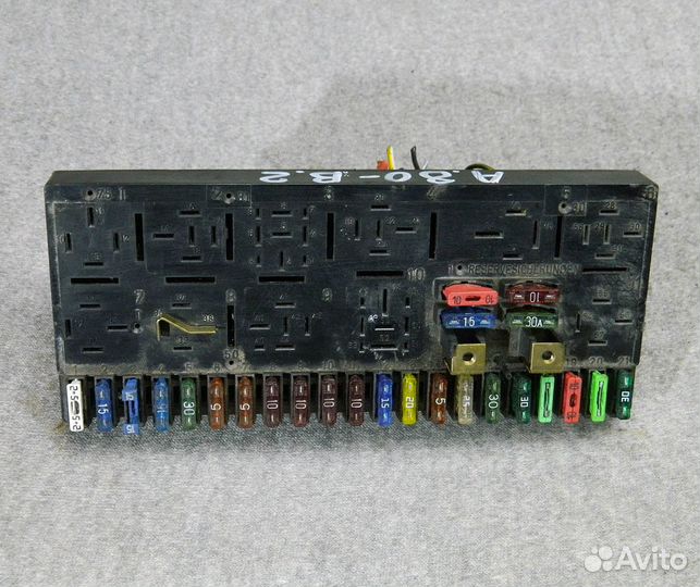 Блок предохранителей Audi 80 B2 1.8 JN
