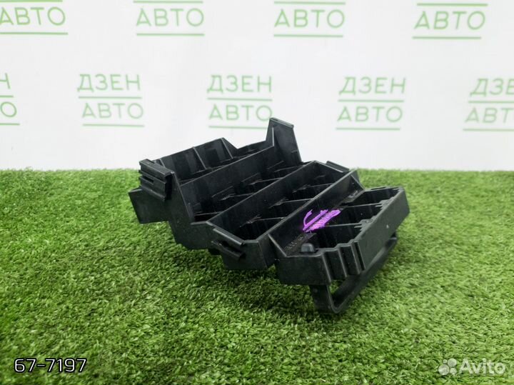 Кронштейн разъёмов Audi A6 C6