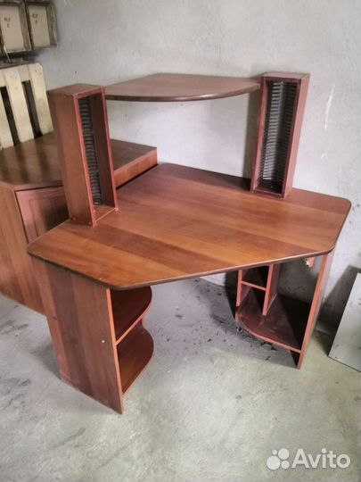 Компьютерный стол