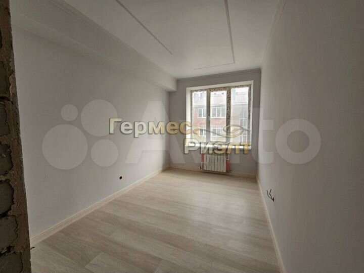 3-к. квартира, 93,3 м², 2/5 эт.