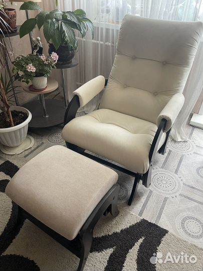 Кресло качалка с пуфом