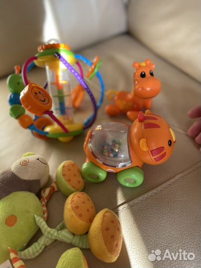 Игрушки развивающие погремушки