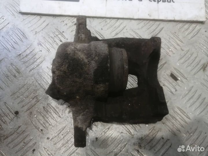 Суппорт передний левый Fiat Albea