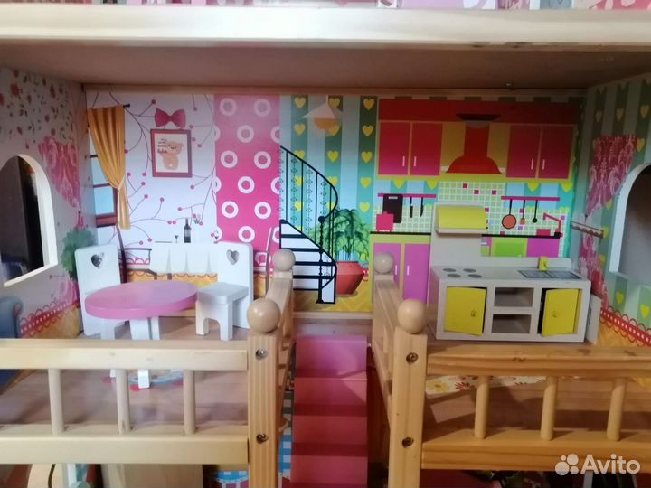 Домик кукольный с мебелью