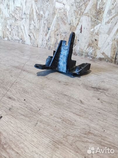 Кронштейн двигателя Ford Kuga 1