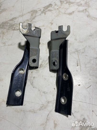 Петля капота Volkswagen Polo MK5 cfna 2012