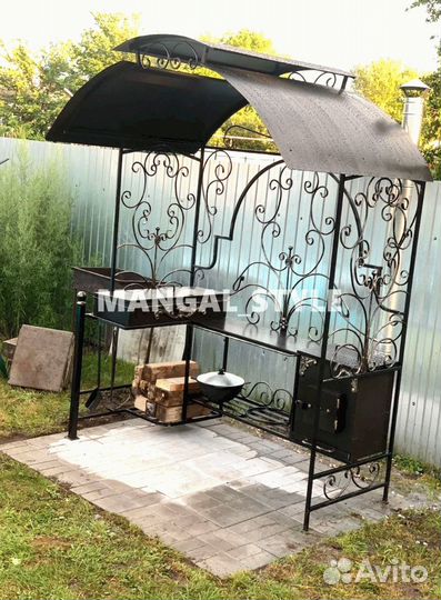 Мангал с крышей