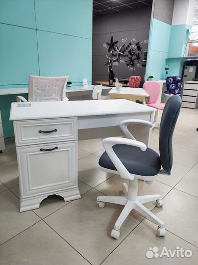 Стол компьютерный в классическом стиле