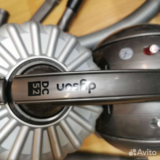 Пылесос Dyson dc52