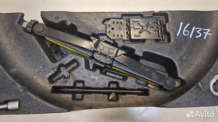 Набор инструментов штатный Mercedes ML W164, 2007