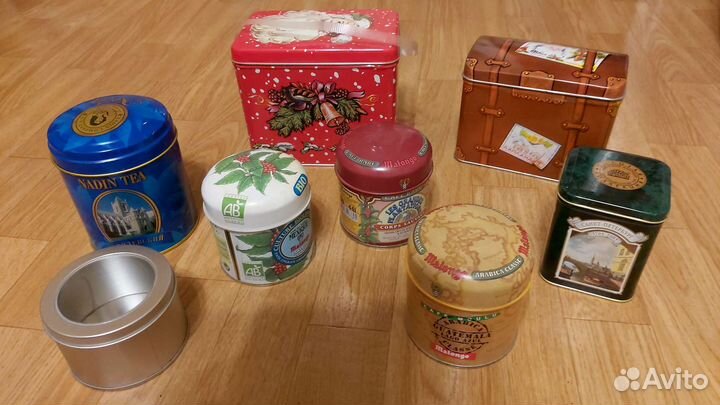 Жестяные коробки, шары много