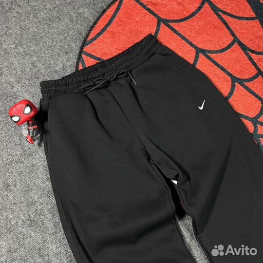 Спортивные широкие штаны Nike