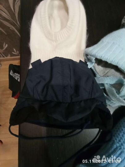 Две шапки детские