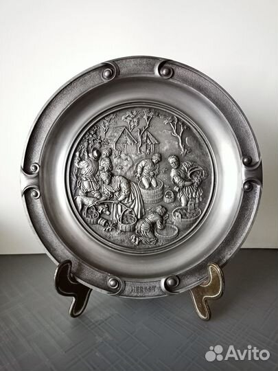 Тарелка сувенирная настенная олово Германия