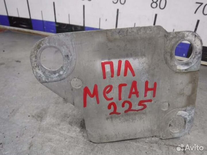 Кронштейн усилителя бампера передний левый Renault