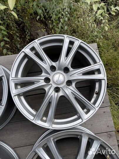 Литые диски R17 5/114,3 Exceeder